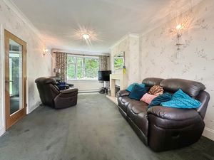 Living Room - click for photo gallery